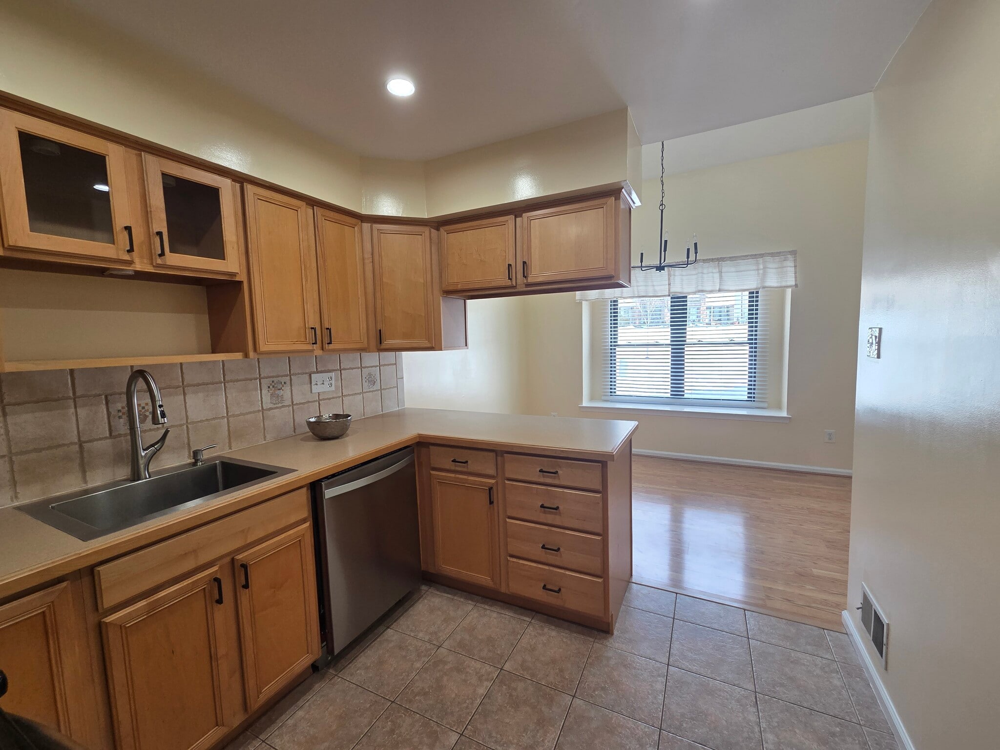 Kitchen - 36 Heather Ct