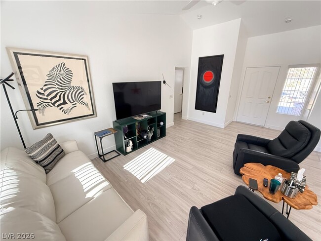 Building Photo - 9605 Sundial Dr