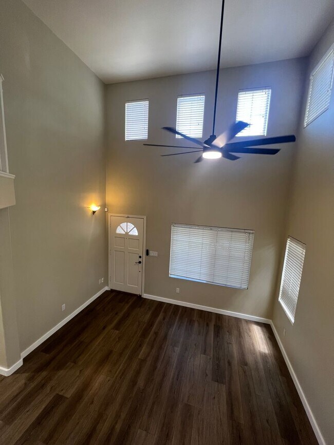 Building Photo - Beautiful 4 Bedroom Home in Ocean Pointe *...