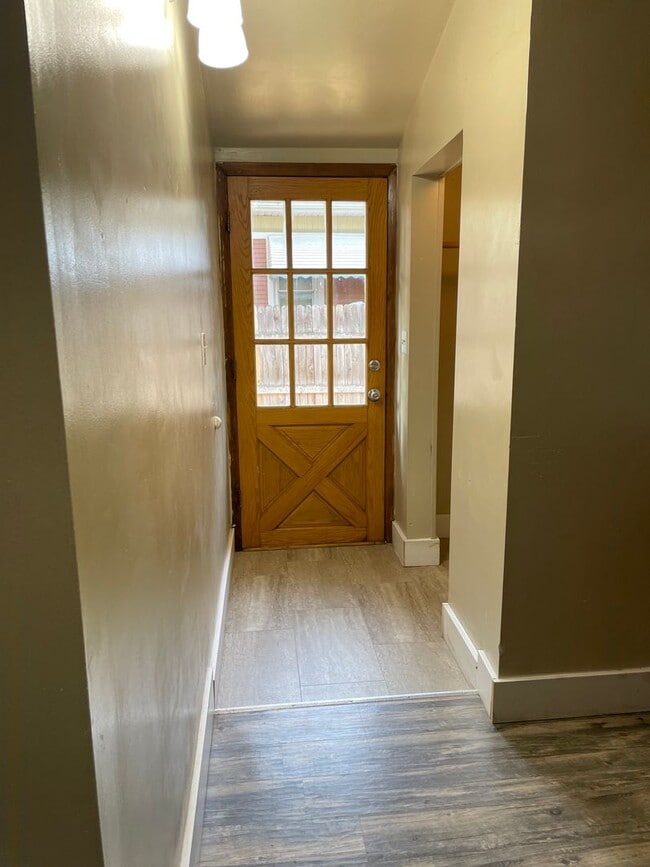 Building Photo - Cute 2 Bed 1 Bath Close to Old Town Fort C...