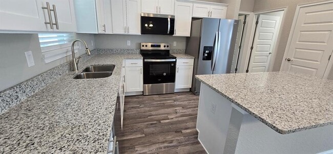 Building Photo - 217 Oak Ln Cir