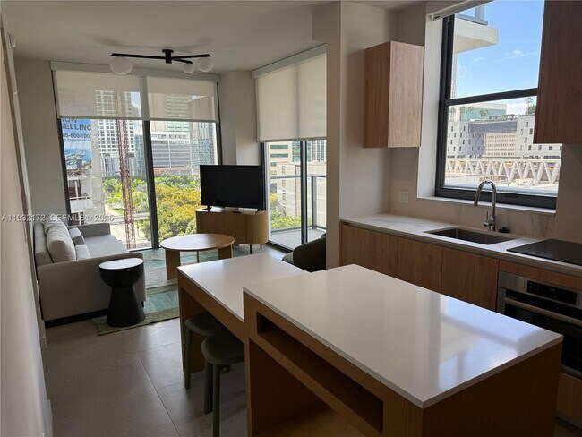 Building Photo - 11 NE 6th St