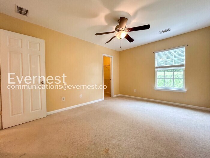 Building Photo - 2395 Mayfair Dr