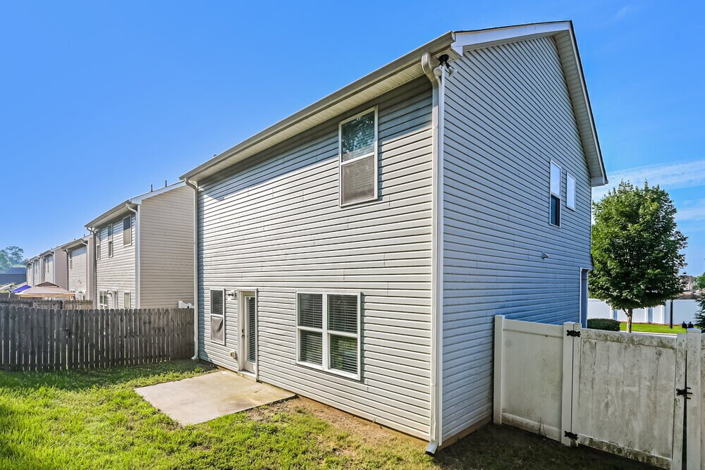 Building Photo - 124 Hill Crest Cir