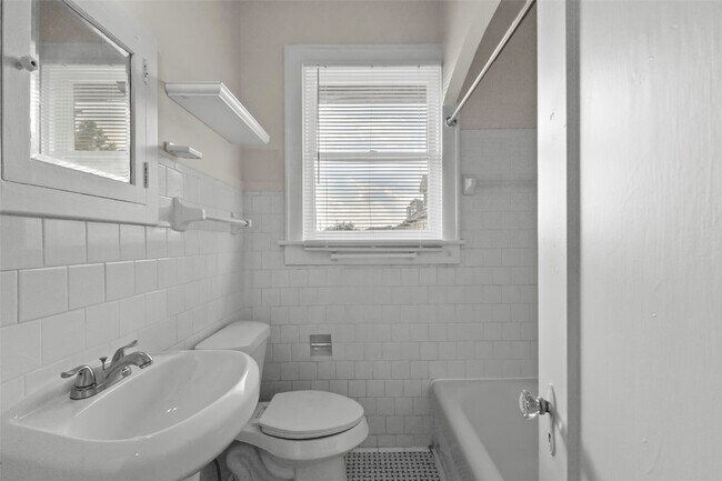 Building Photo - 436 Westmoreland St