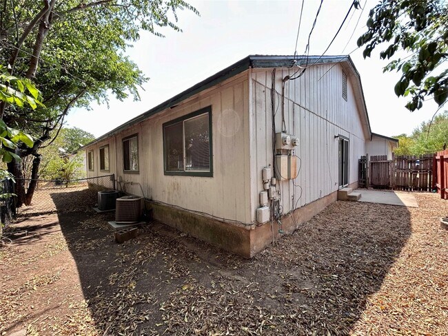 Building Photo - 506 Willowbend Cove