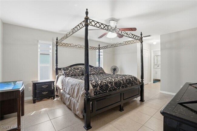 Building Photo - 4421 SW 14th Pl