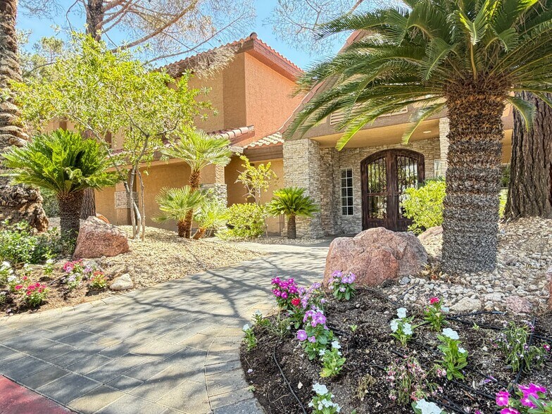 Building Photo - 2200 S Fort Apache