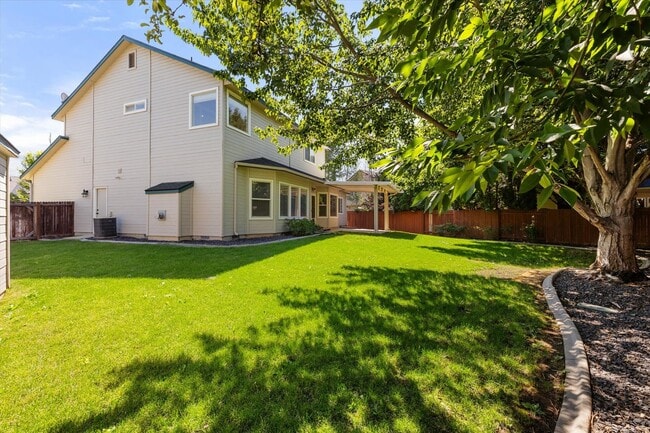 Building Photo - Beautifully Updated 4-Bedroom Home with 3-...