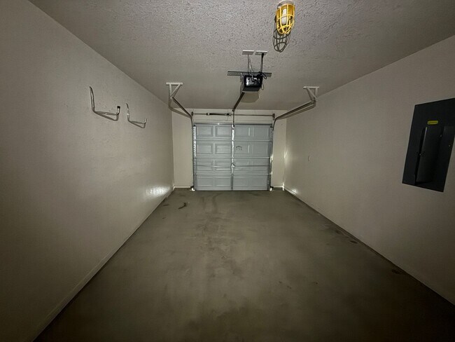 Building Photo - 4609 Waterproof Dr