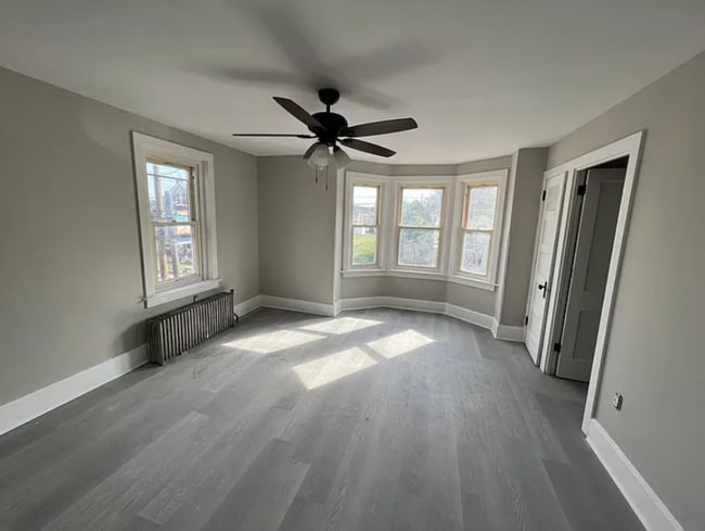 Building Photo - This beautifully remodeled single-family r...