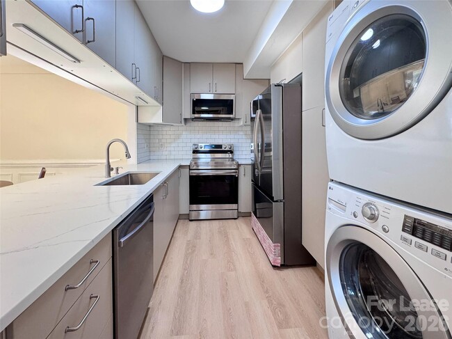 Building Photo - 19901 Henderson Rd