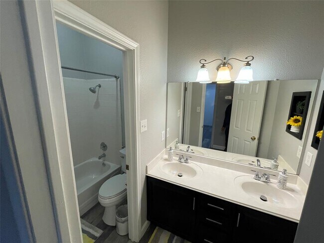 Building Photo - 3023 Bent Tree Loop