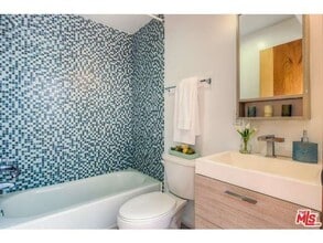 Building Photo - Beautifully Updated Condo in NoHO