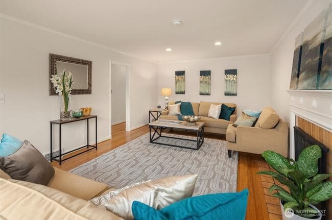 Building Photo - 5035 47th Ave NE