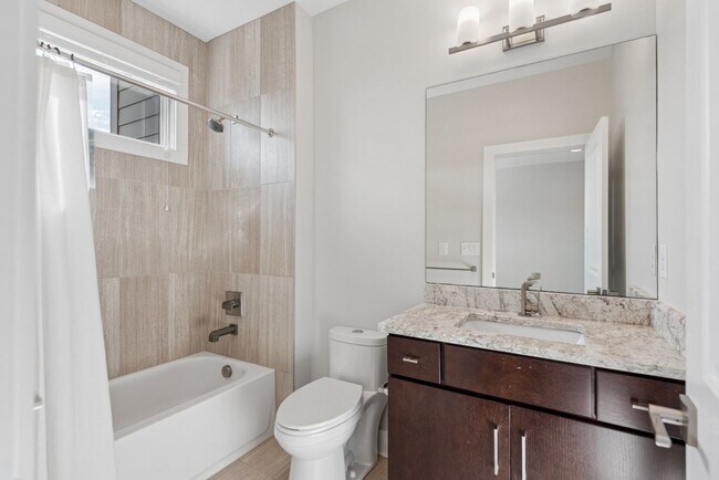 Building Photo - 410A 33rd Ave N-