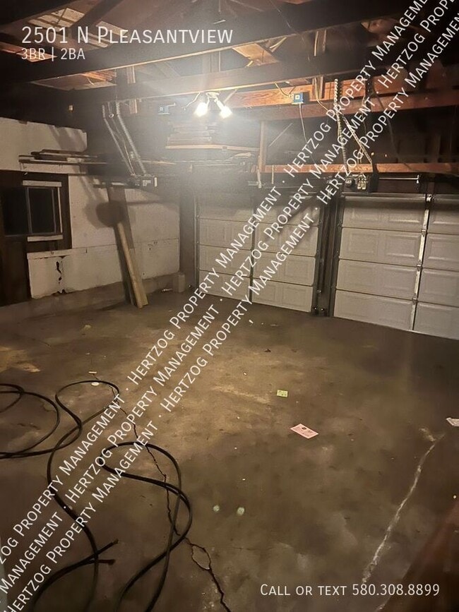 Building Photo - 2501 N Pleasantview-