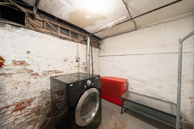 Building Photo - 27 Thorne St