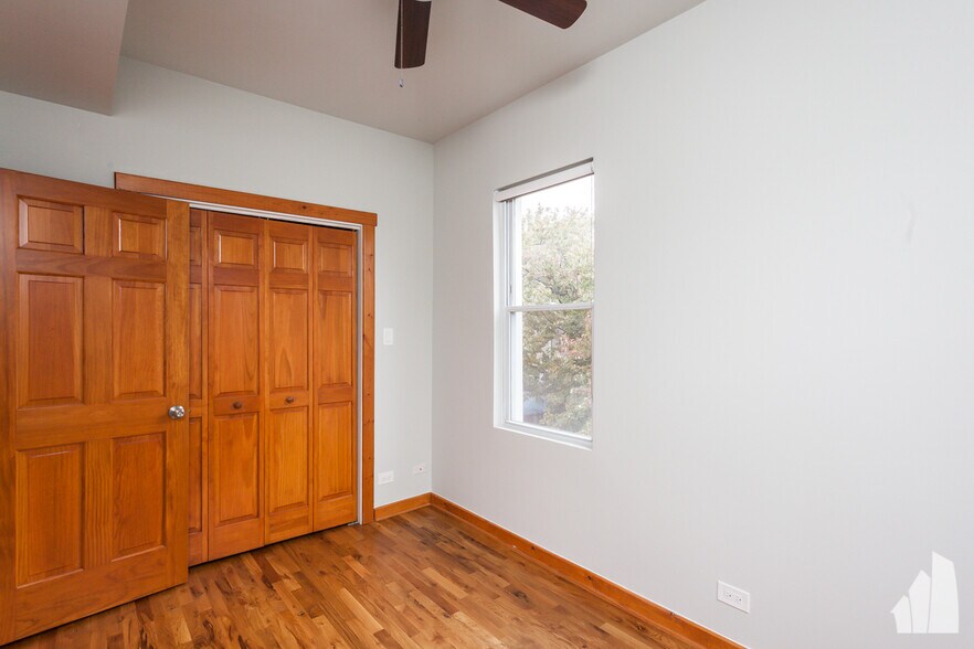 Building Photo - 1521 N Bosworth Ave