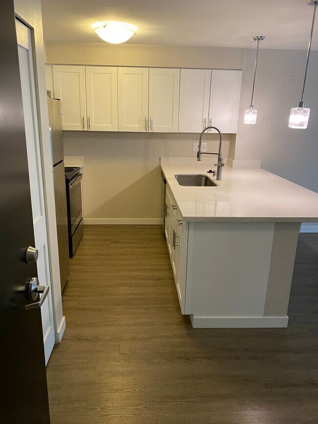 Interior Photo - 1800 Eastlake Apts (Scenic)