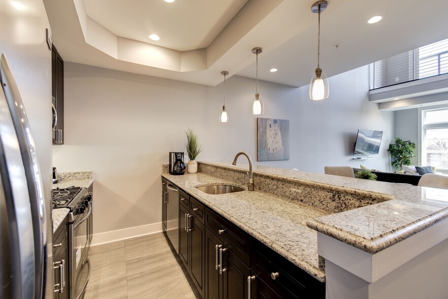 Building Photo - 2122 3rd St NE