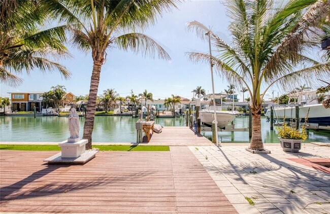 Building Photo - 551 Crystal Dr