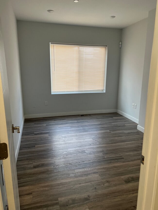 Building Photo - 1265 N Newkirk St