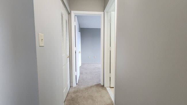 Building Photo - 65 North Point Dr