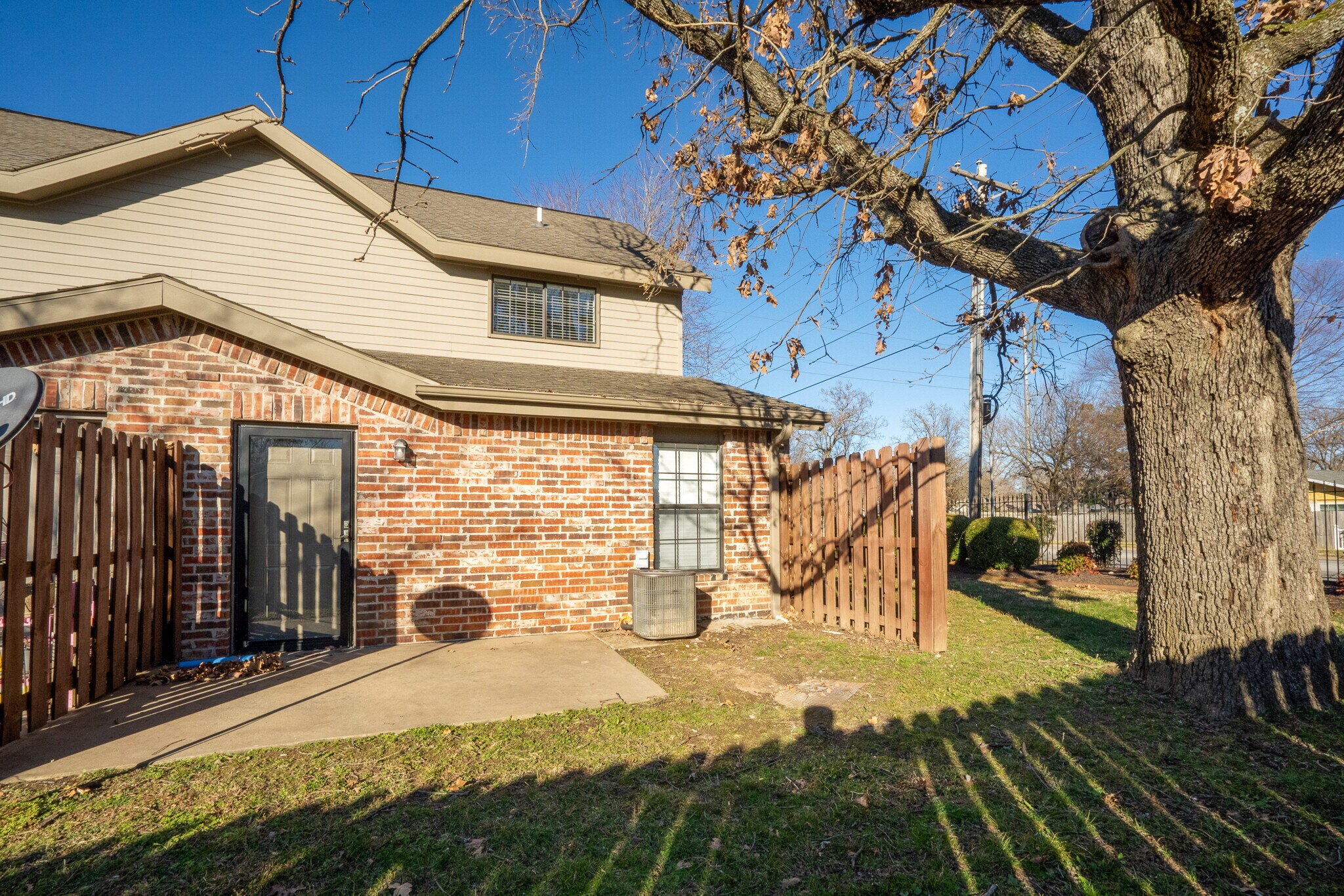 Building Photo - 4015 Glenstone Terrace