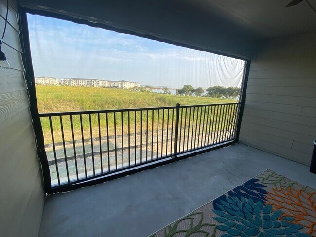 Building Photo - 2008 Naples Dr