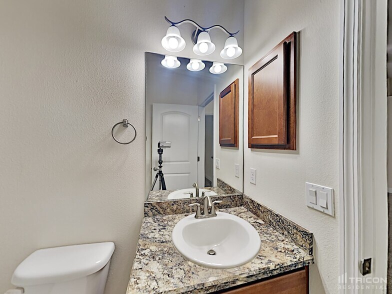 Building Photo - 2209 Bexley Dr