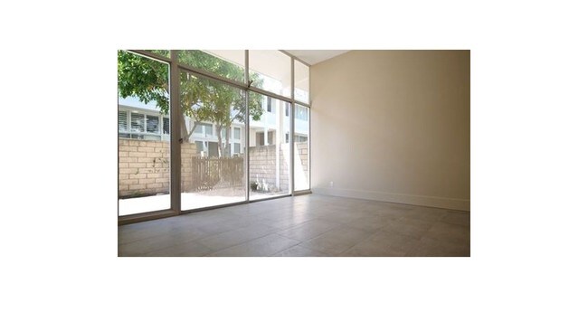 Building Photo - 4218 W Kling St