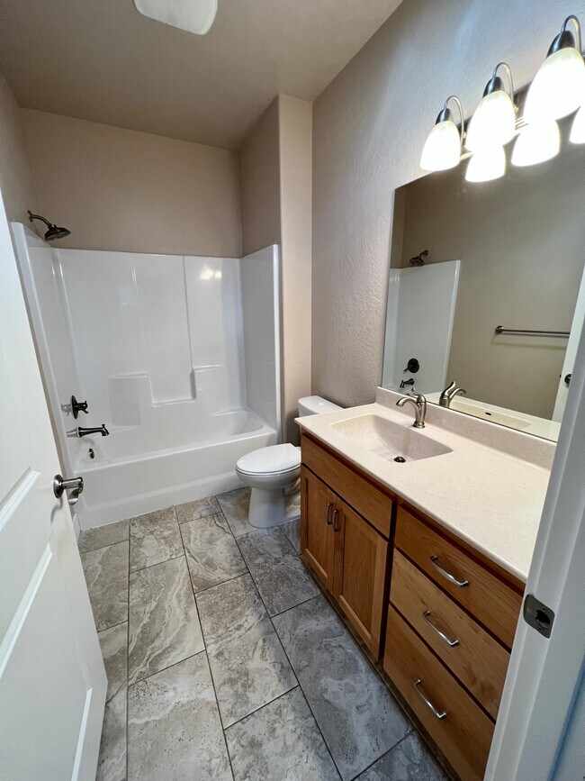 Building Photo - 449 Eagle Rock Dr