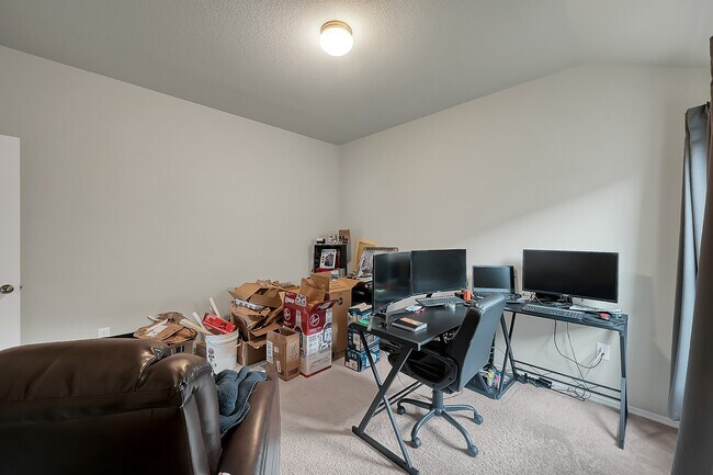 Building Photo - 15127 Willow Tree Ln