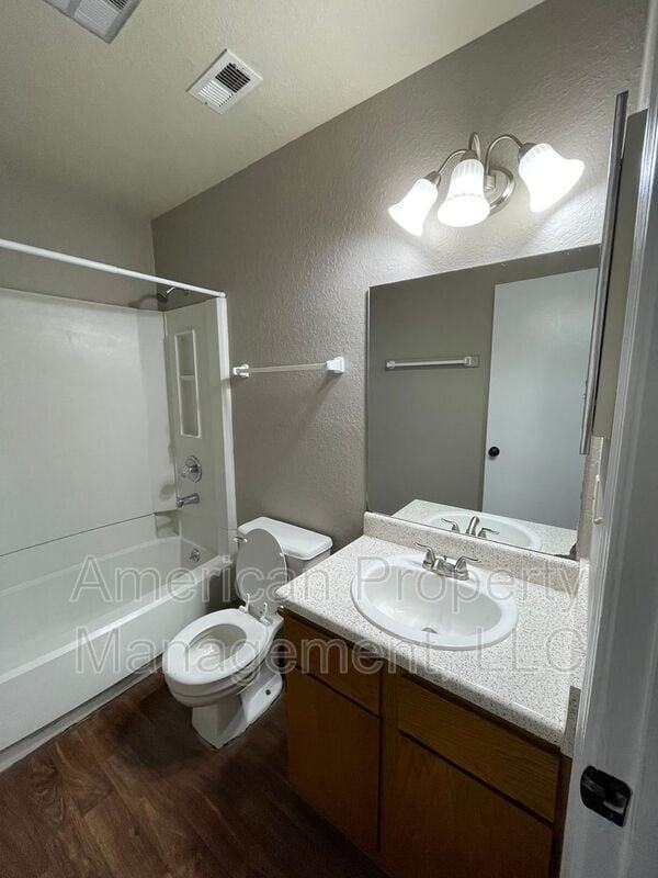 Building Photo - 13120 E 44th St