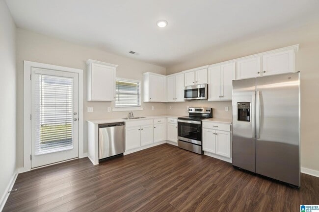 Building Photo - 129 Kings Wy