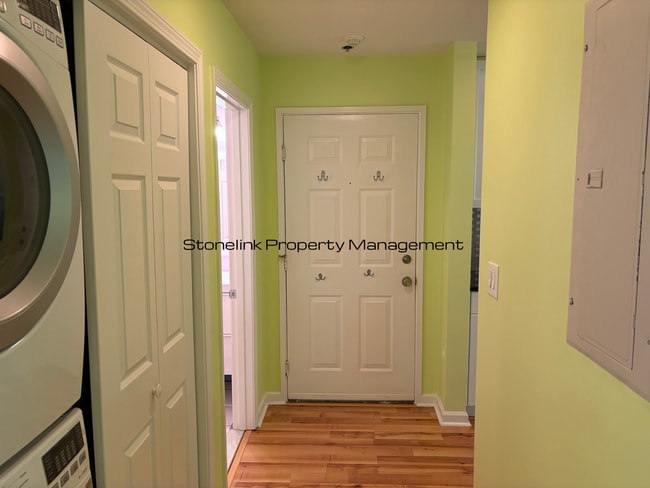 Building Photo - Newly Renovated Condo For Rent in North Attleboro!