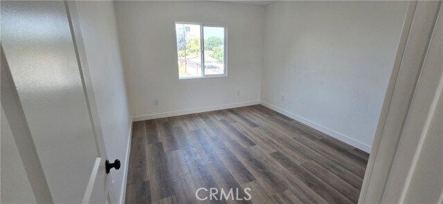 Building Photo - 833 E 92nd St