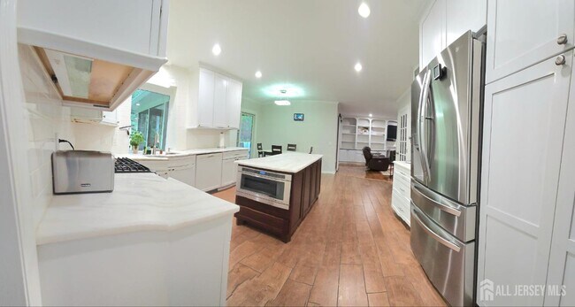 Building Photo - 19 Monterey Dr