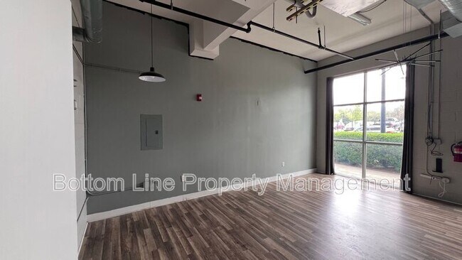 Building Photo - 621 McNinch St