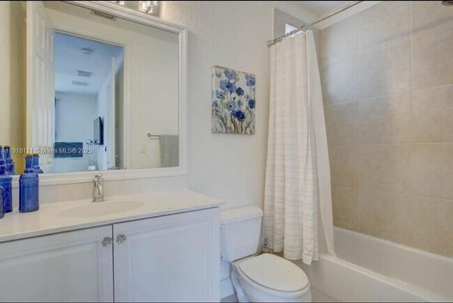 Building Photo - 601 NE 11th Ave