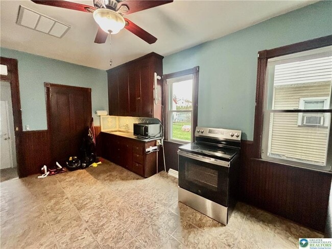 Building Photo - 206 Main St