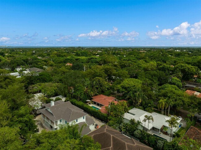 Building Photo - 611 Santurce Ave