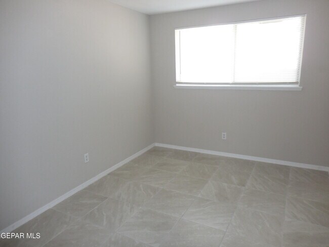 Building Photo - 3608 Sheppard Ave