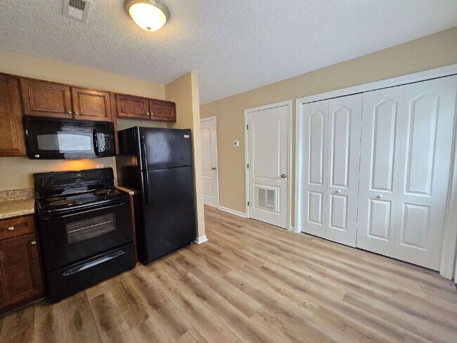 Building Photo - 541 D Patriot Park Court Clarksville, TN 37042