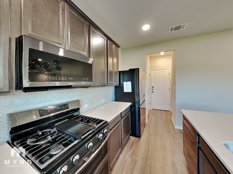 Building Photo - 906 Limestone Shls Rd