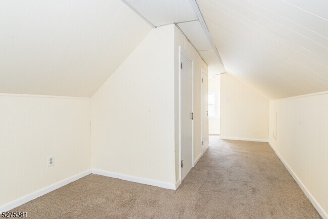 Building Photo - 2721 Vauxhall Rd