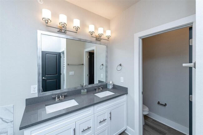 Building Photo - 3301 Wynwood Dr