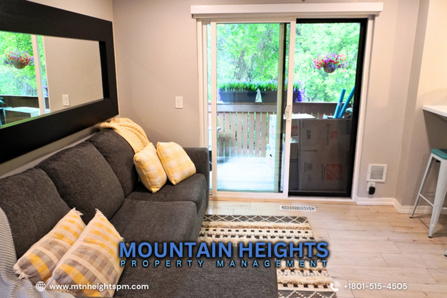 Building Photo - 6841 Countrywoods Cir
