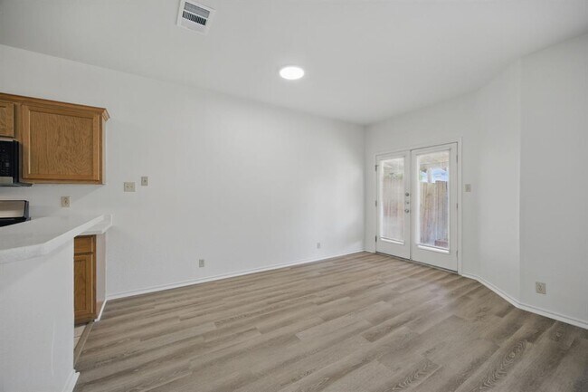 Building Photo - 2808 Kestrel Dr